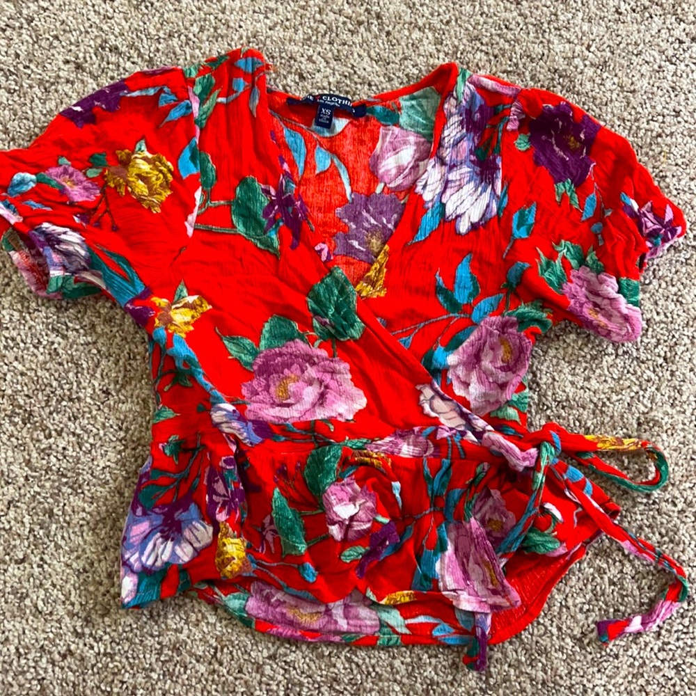 Red flower top